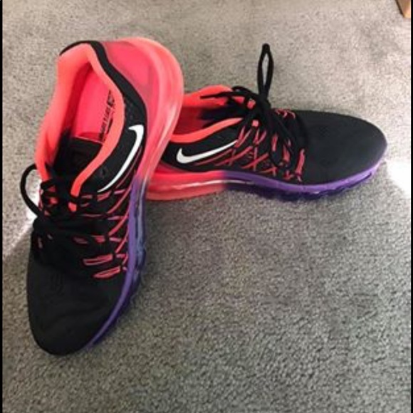 Women’s Nike Air Max - Picture 1 of 3